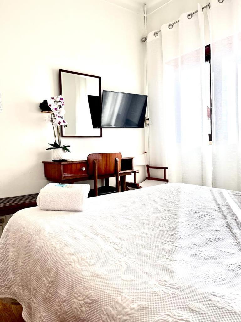 Residencial Moderna Hostel Torres Vedras Buitenkant foto